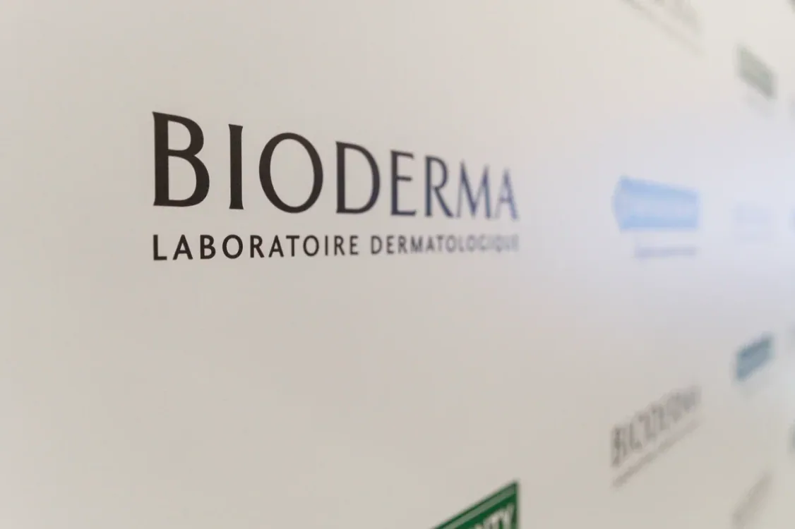 Брендовый фон Bioderma на мероприятии в Grey Green